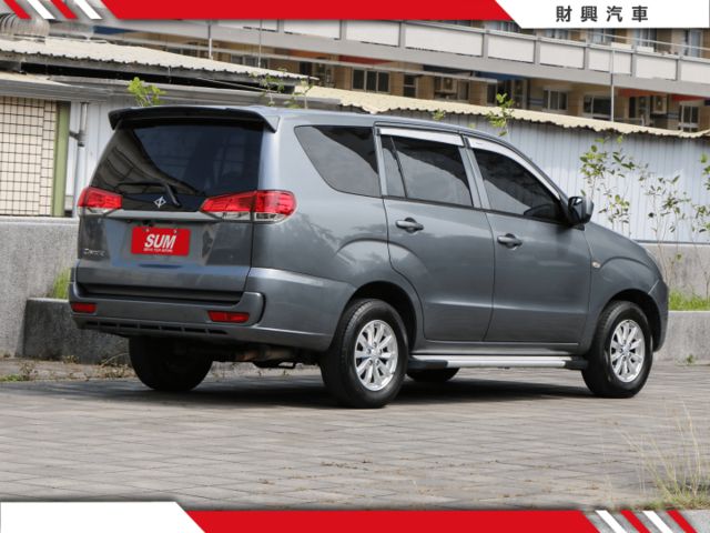 2.4精緻版ZINGER~原廠保養、倒車影像、後座出風口、光感應頭燈、定速  第5張相片