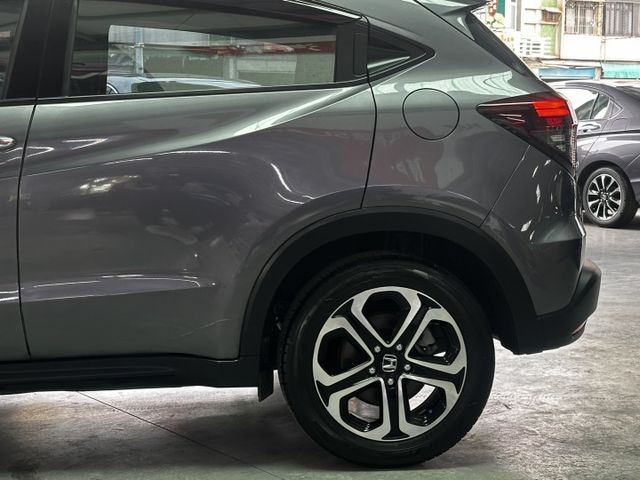 一台搞定日常通勤與出遊的全能系車款！LED頭燈、衛星導航、8吋中控螢幕、倒車顯影、藍芽，快來預約賞車！  第4張相片