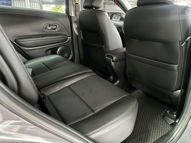 一台搞定日常通勤與出遊的全能系車款！LED頭燈、衛星導航、8吋中控螢幕、倒車顯影、藍芽，快來預約賞車！  第8張相片