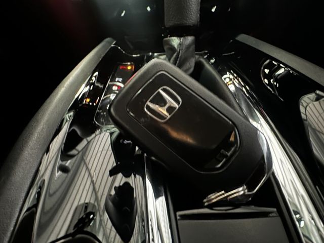 一台搞定日常通勤與出遊的全能系車款！LED頭燈、衛星導航、8吋中控螢幕、倒車顯影、藍芽，快來預約賞車！  第10張相片