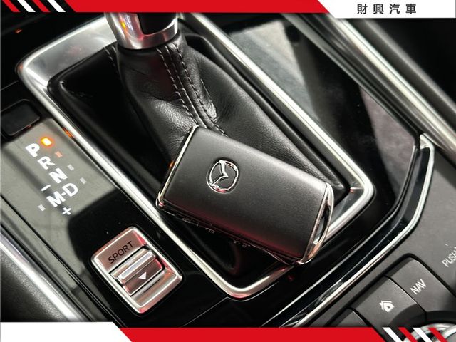 優雅簡約與粗獷性格的完美結合！通風座椅與 BOSE環繞音響、感應式電動尾門 喜愛戶外運動的你不可錯過！  第16張相片
