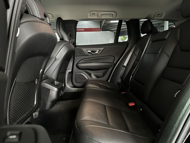 北歐豪華超帥旅行車始祖B4 PLUS版，霸氣外型，輕油電更省！誰說富豪只有耗油？  第5張相片