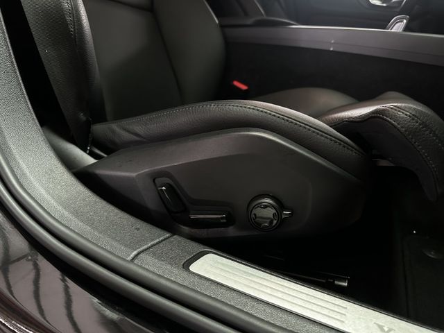 北歐豪華超帥旅行車始祖B4 PLUS版，霸氣外型，輕油電更省！誰說富豪只有耗油？  第9張相片