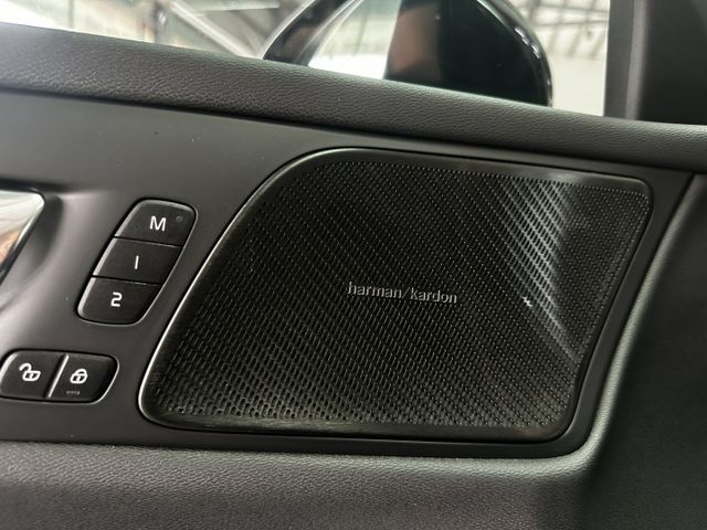 北歐豪華超帥旅行車始祖B4 PLUS版，霸氣外型，輕油電更省！誰說富豪只有耗油？  第13張相片