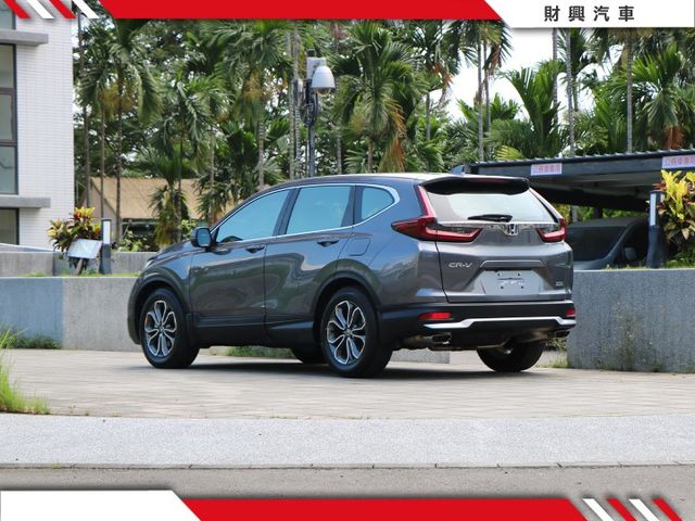適合家庭需求的CR-V 車況超好！還有無線充電、電尾門、LED頭燈、分區溫控、衛星導航，來看看你就知道了  第5張相片