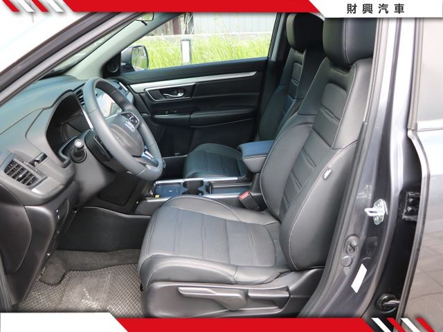 適合家庭需求的CR-V 車況超好！還有無線充電、電尾門、LED頭燈、分區溫控、衛星導航，來看看你就知道了  第11張相片