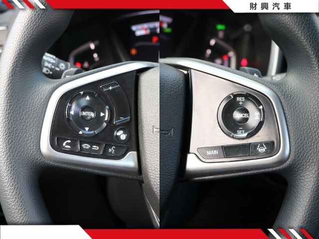 適合家庭需求的CR-V 車況超好！還有無線充電、電尾門、LED頭燈、分區溫控、衛星導航，來看看你就知道了  第15張相片