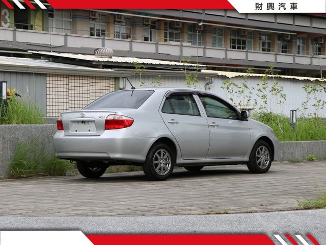 電動收折後視鏡、數位儀表、車內乾淨整齊！超低里程完美入手優質代步車！  第2張相片