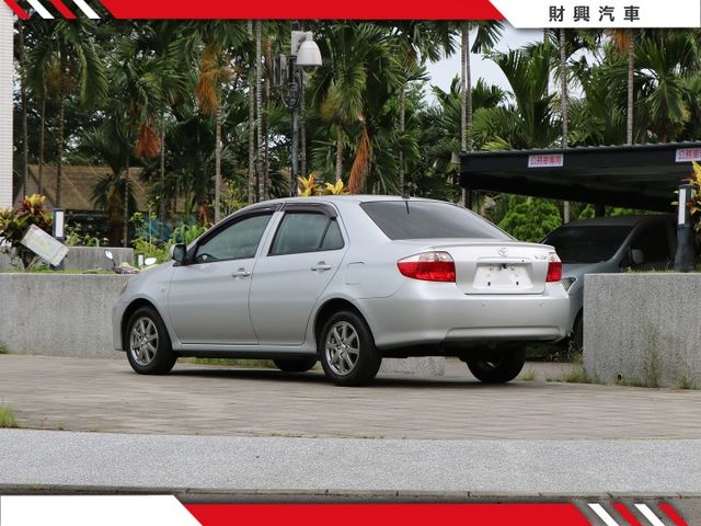 電動收折後視鏡、數位儀表、車內乾淨整齊！超低里程完美入手優質代步車！  第3張相片