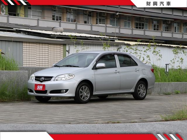電動收折後視鏡、數位儀表、車內乾淨整齊！超低里程完美入手優質代步車！  第4張相片