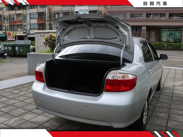 電動收折後視鏡、數位儀表、車內乾淨整齊！超低里程完美入手優質代步車！  第9張相片