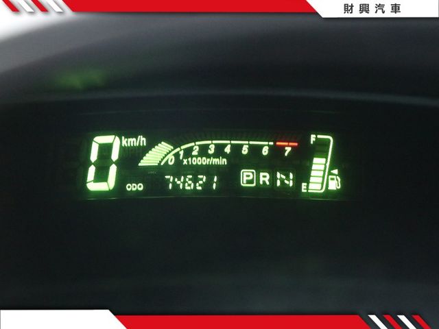 電動收折後視鏡、數位儀表、車內乾淨整齊！超低里程完美入手優質代步車！  第14張相片