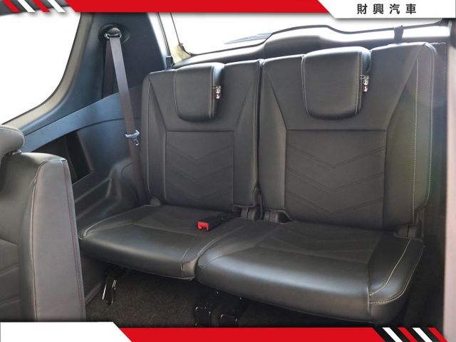 全面升級超有感！無線CarPlay、Level 2系統、環景、數位儀表、盲點。七人座的ZINGER讓您商用自用都滿意！  第12張相片