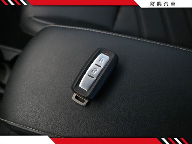 全面升級超有感！無線CarPlay、Level 2系統、環景、數位儀表、盲點。七人座的ZINGER讓您商用自用都滿意！  第20張相片