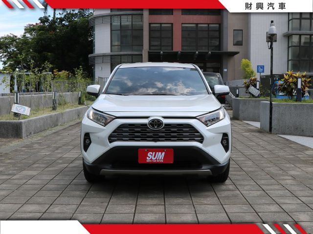 深受大家喜愛的RAV4來啦！環景、前後行車紀錄器、腳踢電尾門、記憶電調椅、通風椅、定速、循跡、盲點。別猶豫，快來賞車！  第6張相片