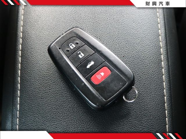 你在看我嗎？我有I-KEY、定速、ACC跟車、車道偏移、盲點偵測、倒車顯影，是你代步的好夥伴喔！  第18張相片