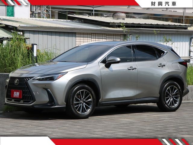 22年大改款的二代NX在這！有盲點、I-KEY、行車紀錄器、電熱椅、倒車顯影、電尾門，還有原廠保，適合重視質感的你~  第4張相片