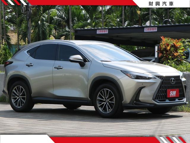 22年大改款的二代NX在這！有盲點、I-KEY、行車紀錄器、電熱椅、倒車顯影、電尾門，還有原廠保，適合重視質感的你~  第5張相片