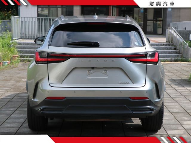 22年大改款的二代NX在這！有盲點、I-KEY、行車紀錄器、電熱椅、倒車顯影、電尾門，還有原廠保，適合重視質感的你~  第7張相片