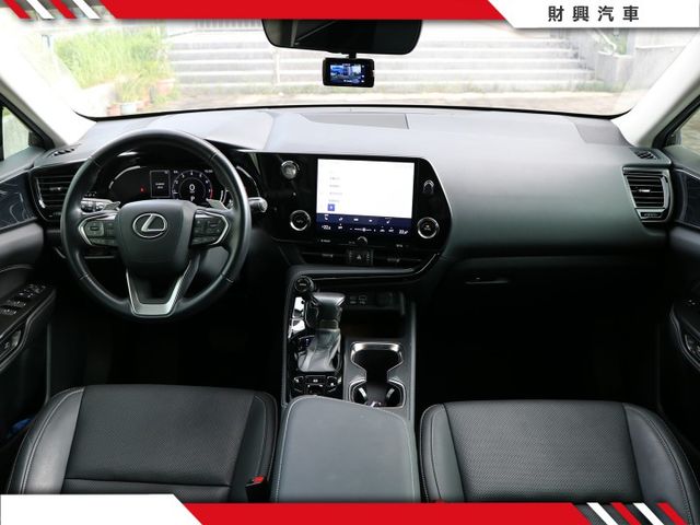 22年大改款的二代NX在這！有盲點、I-KEY、行車紀錄器、電熱椅、倒車顯影、電尾門，還有原廠保，適合重視質感的你~  第13張相片