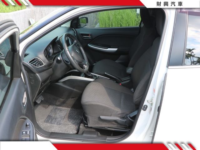 不是好車不上架！超低排氣量直接省排燃稅！年繳八千多～保養容易舒服好開，純日系小五門掀背首選！  第9張相片