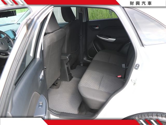 不是好車不上架！超低排氣量直接省排燃稅！年繳八千多～保養容易舒服好開，純日系小五門掀背首選！  第10張相片