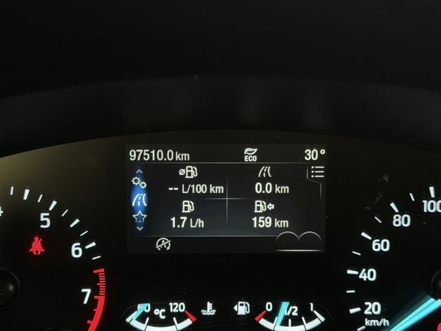 你在找一台可以日常通勤，又可以假日出外旅遊的全能車？選我準沒錯。操控性好、安全性高、空間又大、配備還多，怎麼可能不喜歡！  第2張相片