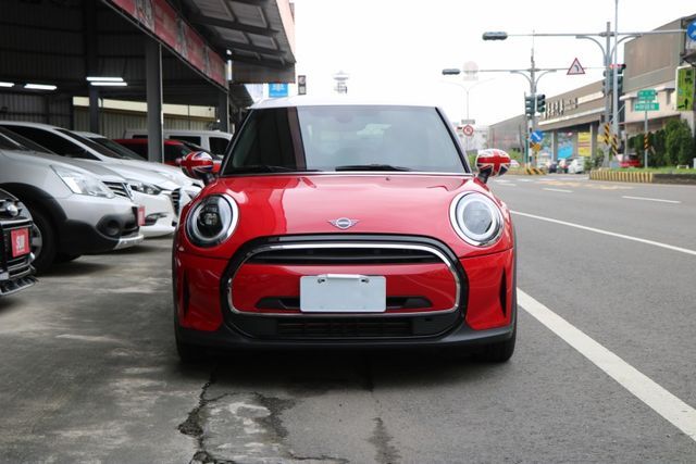下殺超低價！偷賣老闆娘代步車，入主最可愛小MINI，五門超方便～小改款中央螢幕也加大！力拼全網最低價  第2張相片