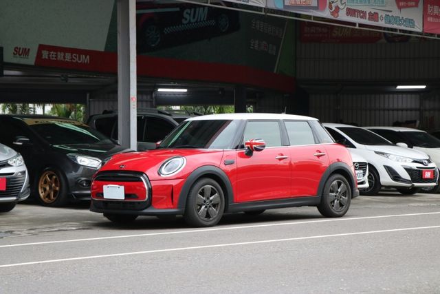 下殺超低價！偷賣老闆娘代步車，入主最可愛小MINI，五門超方便～小改款中央螢幕也加大！力拼全網最低價  第3張相片