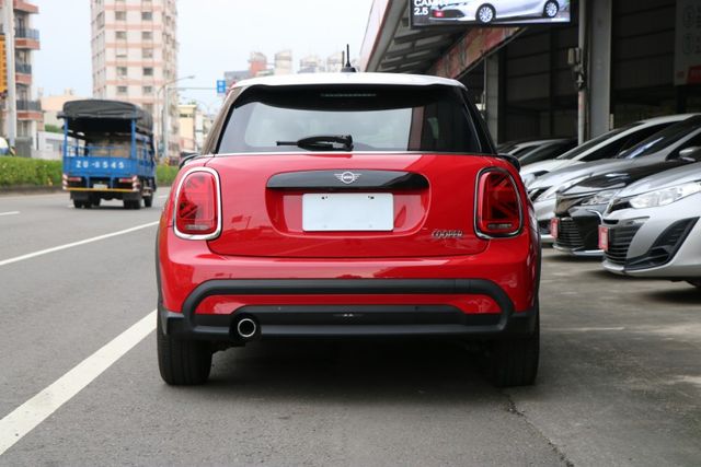 下殺超低價！偷賣老闆娘代步車，入主最可愛小MINI，五門超方便～小改款中央螢幕也加大！力拼全網最低價  第4張相片