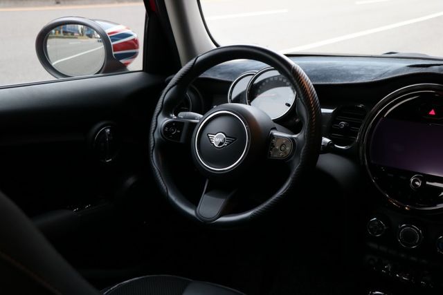 下殺超低價！偷賣老闆娘代步車，入主最可愛小MINI，五門超方便～小改款中央螢幕也加大！力拼全網最低價  第6張相片