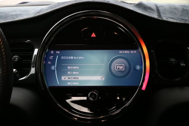 下殺超低價！偷賣老闆娘代步車，入主最可愛小MINI，五門超方便～小改款中央螢幕也加大！力拼全網最低價  第7張相片