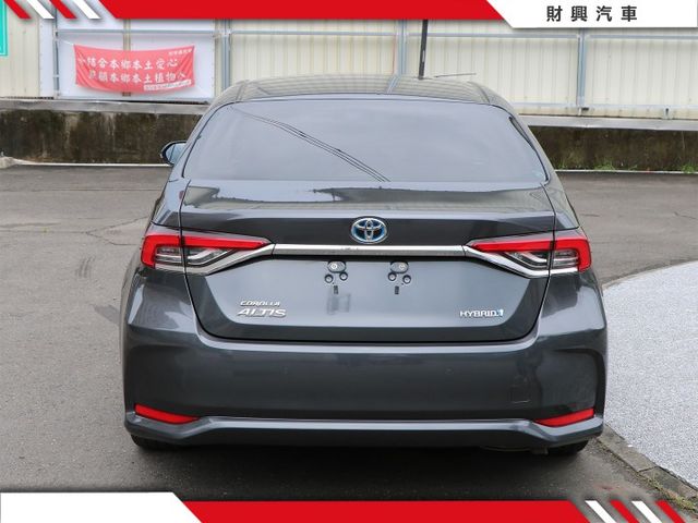 油電ALTIS的好處真的這邊打不完，省油省稅已經不是新鮮事，像這麼漂亮，內外無所挑剔的車真的需要緣份！  第7張相片