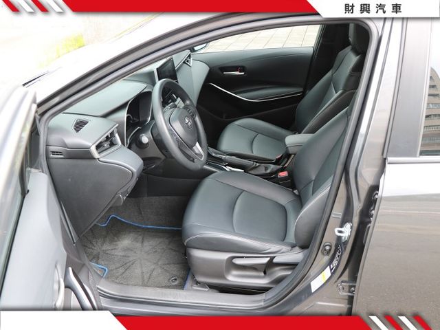 油電ALTIS的好處真的這邊打不完，省油省稅已經不是新鮮事，像這麼漂亮，內外無所挑剔的車真的需要緣份！  第9張相片