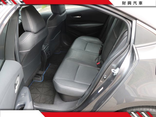 油電ALTIS的好處真的這邊打不完，省油省稅已經不是新鮮事，像這麼漂亮，內外無所挑剔的車真的需要緣份！  第10張相片