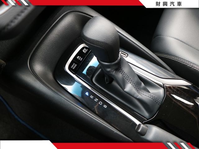 油電ALTIS的好處真的這邊打不完，省油省稅已經不是新鮮事，像這麼漂亮，內外無所挑剔的車真的需要緣份！  第13張相片