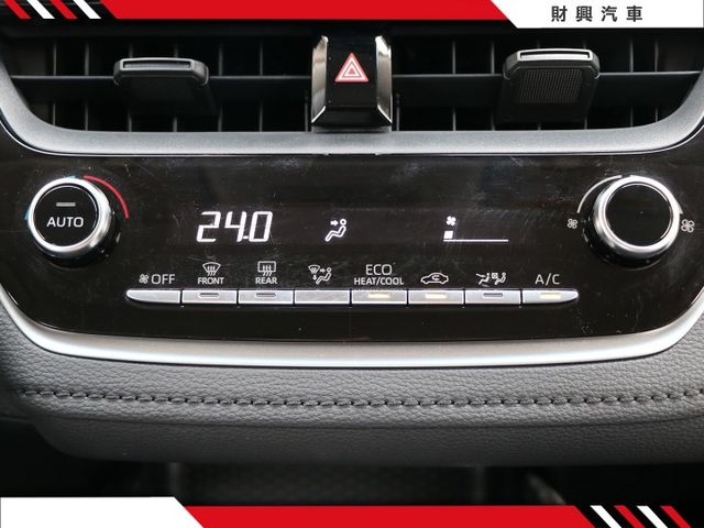 油電ALTIS的好處真的這邊打不完，省油省稅已經不是新鮮事，像這麼漂亮，內外無所挑剔的車真的需要緣份！  第14張相片