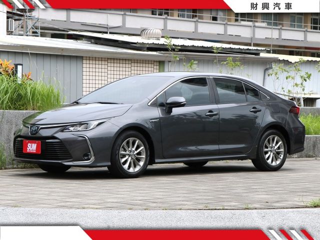 油電ALTIS的好處真的這邊打不完，省油省稅已經不是新鮮事，像這麼漂亮，內外無所挑剔的車真的需要緣份！  第4張相片