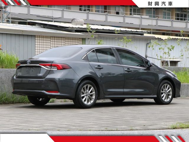 油電ALTIS的好處真的這邊打不完，省油省稅已經不是新鮮事，像這麼漂亮，內外無所挑剔的車真的需要緣份！  第5張相片