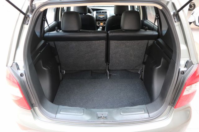 經濟實惠型輕休旅！簡單代步、載貨超實用！車內空間無壓迫，座椅傾倒加大車廂容量超方便！  第6張相片