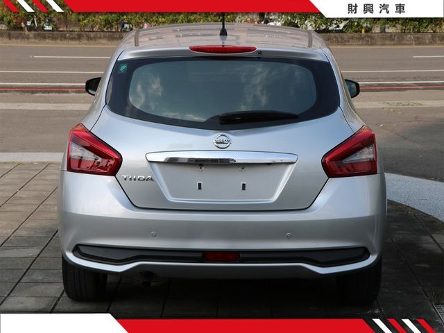 低里程車況超漂亮TIIDA，質感銀色一點也不傳統！最重要是車況讓你無法挑剔，挑戰最漂亮的TIIDA，讓你物超所值！  第6張相片