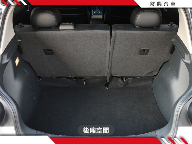 低里程車況超漂亮TIIDA，質感銀色一點也不傳統！最重要是車況讓你無法挑剔，挑戰最漂亮的TIIDA，讓你物超所值！  第8張相片