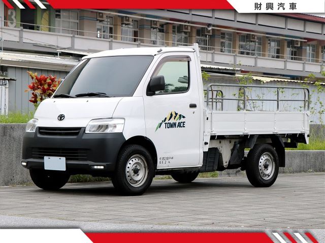 手排更好開！大家都愛的湯A不但外型好看漂亮，妥善率穩穩地讚！不愛自排，喜歡更純粹動力的老闆們，就是這台！  第4張相片