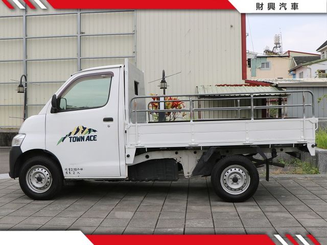 手排更好開！大家都愛的湯A不但外型好看漂亮，妥善率穩穩地讚！不愛自排，喜歡更純粹動力的老闆們，就是這台！  第5張相片