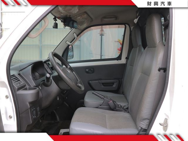 手排更好開！大家都愛的湯A不但外型好看漂亮，妥善率穩穩地讚！不愛自排，喜歡更純粹動力的老闆們，就是這台！  第10張相片