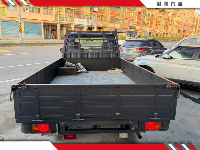 頭家啊看過來看過來！還在找車況漂亮又好開的手排得利卡嗎？這台就是你最好的選擇！車況漂亮引擎變速箱勇健，試開就知道！  第2張相片