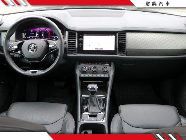 原鈑件、超低里程！全原場保養！ 4X4強壯底盤驅動系統 搭配上七人座，超大收納空間、ACC、車道維持、自動停車  第14張相片