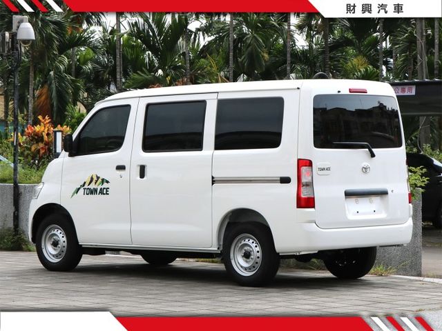 2025全新車！立即釋出直接現省！白車水水又大方！TSS最高規湯A廂車就在這裡！喜歡來問！  第3張相片