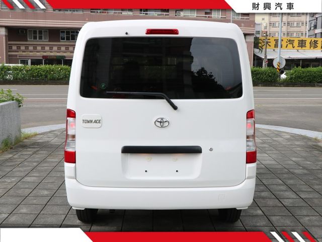 2025全新車！立即釋出直接現省！白車水水又大方！TSS最高規湯A廂車就在這裡！喜歡來問！  第7張相片