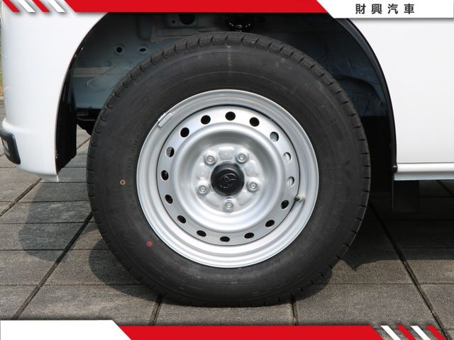 2025全新車！立即釋出直接現省！白車水水又大方！TSS最高規湯A廂車就在這裡！喜歡來問！  第12張相片